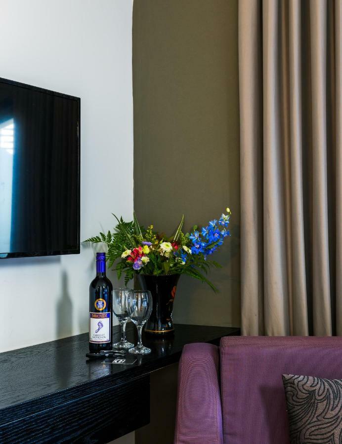 Kalvin Boutique Hotel By Levinsky Market Tel-Aviv エクステリア 写真