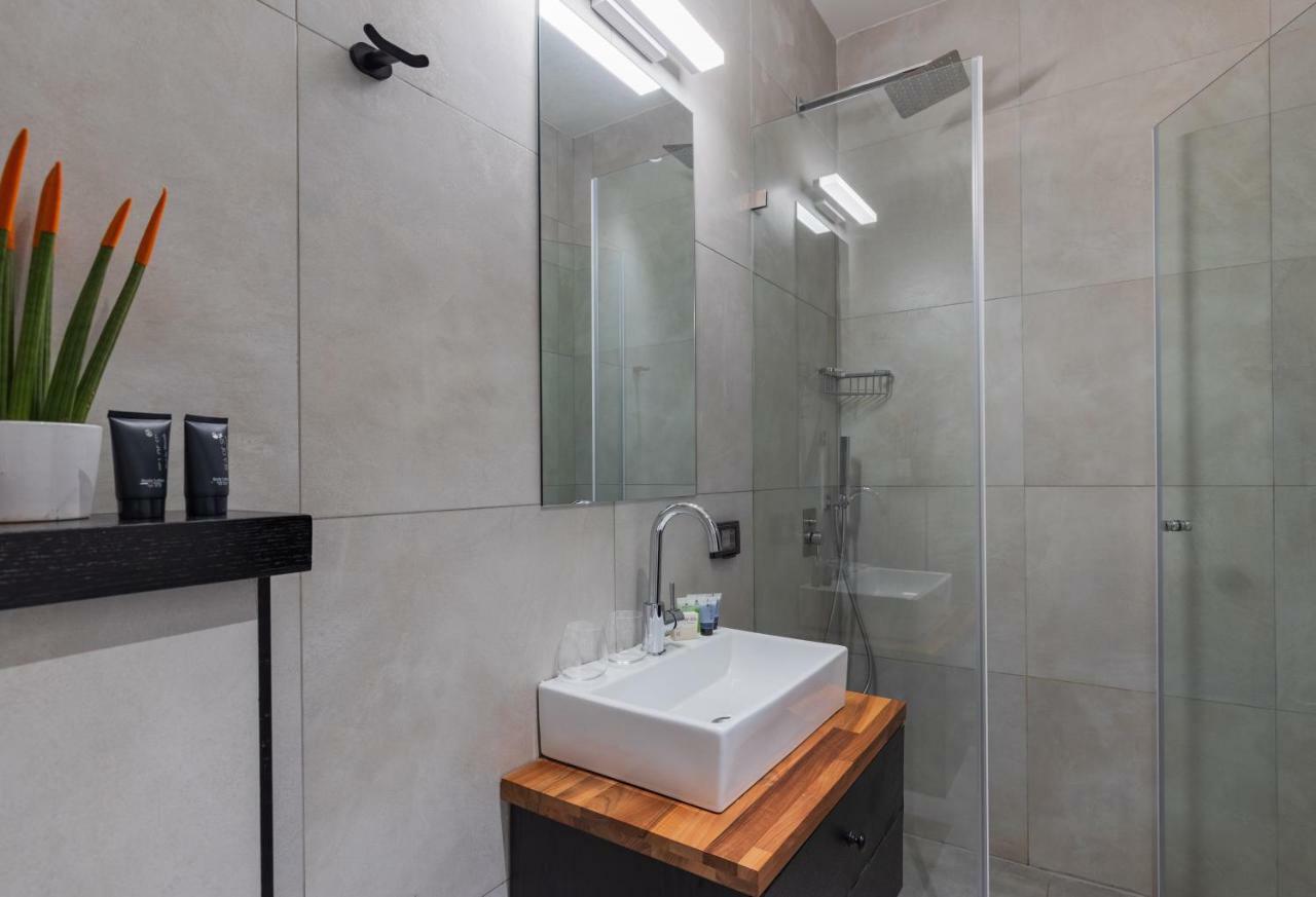 Kalvin Boutique Hotel By Levinsky Market Tel-Aviv エクステリア 写真